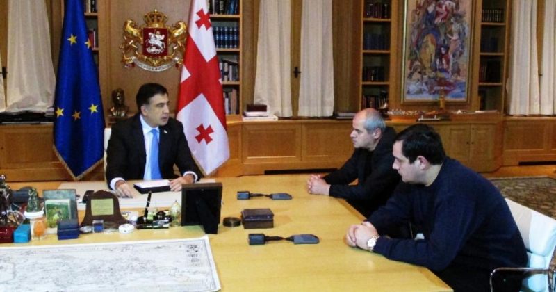 თვითმმართველობაზე ზეწოლის გამო პრეზიდენტი მთავრობას აფრთხილებს   