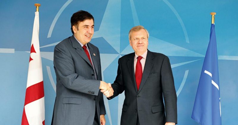 მიხეილ სააკაშვილი და იაპ დე ჰოოპ სხეფერი. 2008 წლის ივნისი