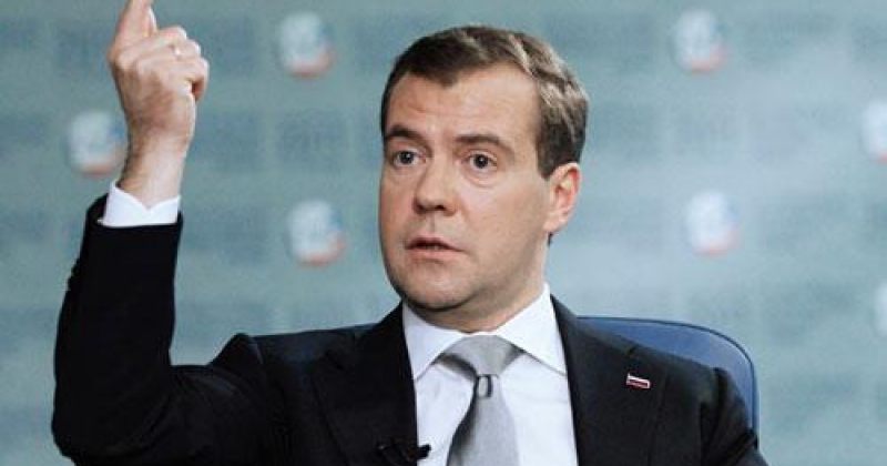 მედვედევი: პუტინთან კონკურენცია ქვეყნისთვის საზიანო იქნება