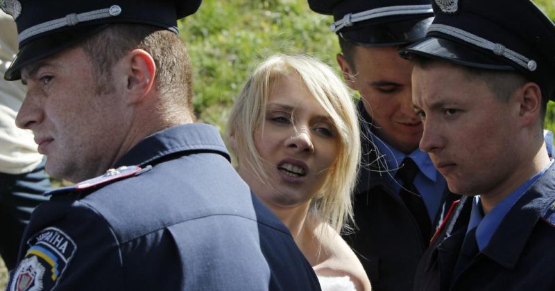 მოძრაობა FEMEN – ის წევრები ევრო 2012 – ზე გამართულ საპროტესტო აქციაზე დააკავეს 