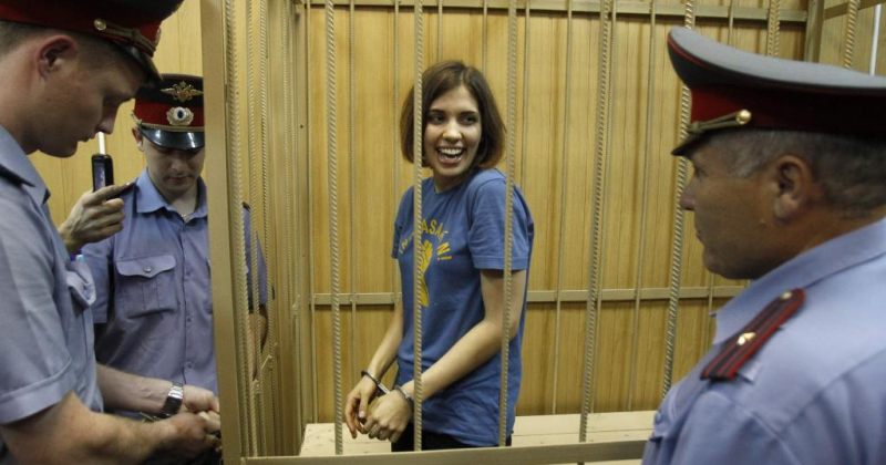 პანკ ჯგუფ \"Pussy Riot\"-ის წევრი ნაძეჟდა ტოლოკონიკოვა სასამართლო პროცესზე