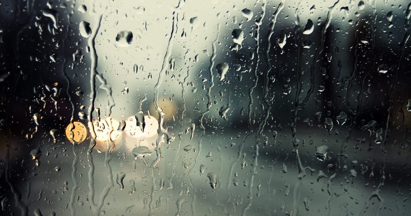 თბილისში სეტყვისა და ძლიერი წვიმის გამო ავტოსაგზაო მოძრაობა შეფერხებულია