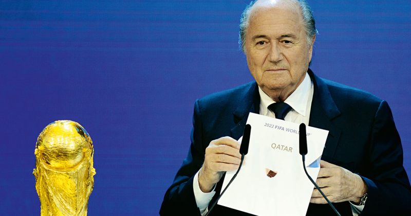 FIFA-ს პრეზიდენტს პრესკონფერენციაზე დოლარები შეაყარეს
