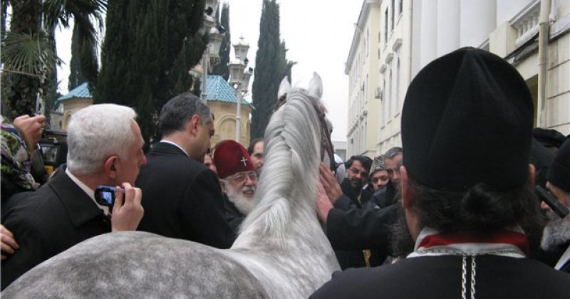 ილია მეორემ ირაკლი ღარიბაშვილს თეთრი ცხენი აჩუქა
