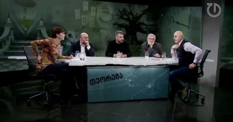 დამცირებული პრეზიდენტი, ნაცემი პატრული, ვაშლი და დედაბერი 