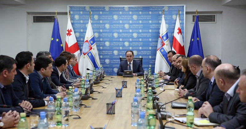 ნარმანია: მოხელეს, ვინც ბედავს უკანონო ქმედების ჩადენას, დანაშაული არ შერჩება