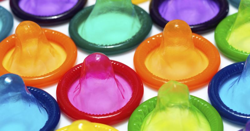 ახალი პრეზერვატივი სქესობრივად გადამდები დაავადებების აღმოჩენისას ფერს იცვლის 