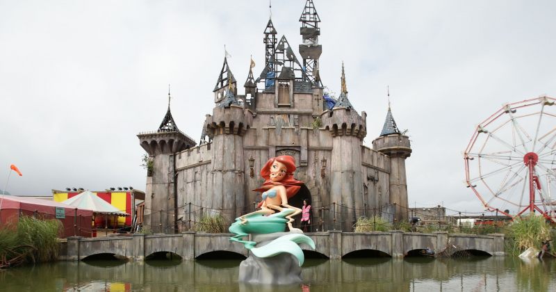 Dismaland - თანამედროვე ხელოვნების დამთრგუნველი პარკი BANKSY-სგან