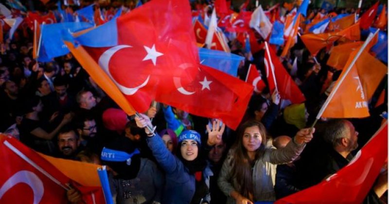 თურქეთში მმართველი პარტია პარლამენტში უმრავლესობას იბრუნებს
