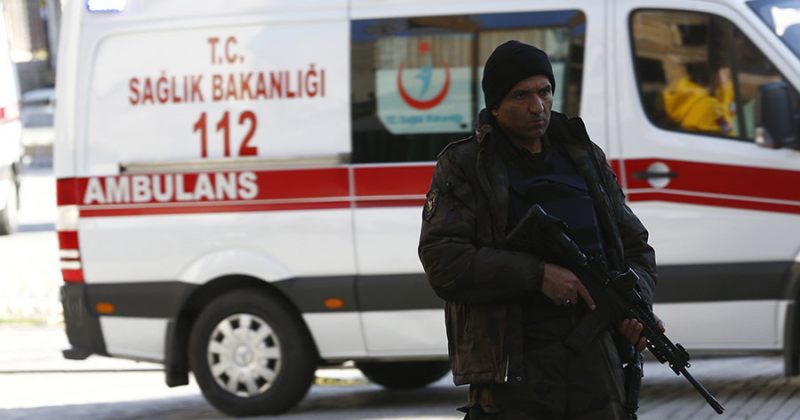თურქეთში პოლიციის მანქანის აფეთქების შედეგად, მინიმუმ 10 ადამიანი დაიჭრა