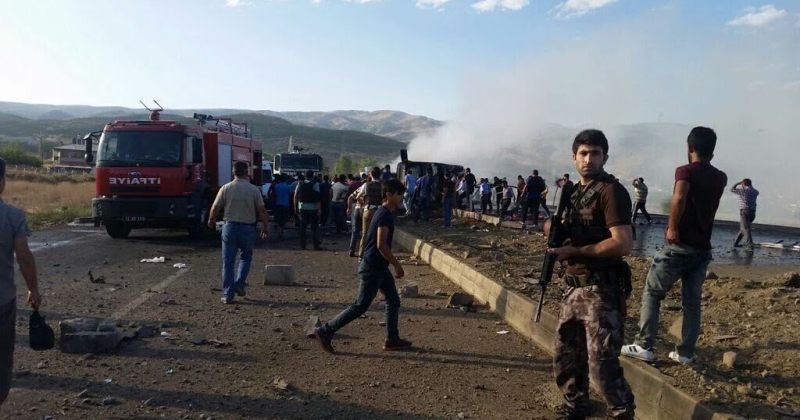 თურქეთში გზაზე დამონტაჟებულ ბომბზე პოლიციის მანქანა აფეთქდა