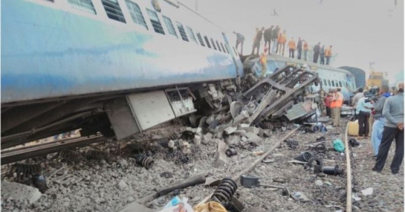 ინდოეთში მატარებელი ლიანდაგიდან გადავარდა - დაიღუპა მინიმუმ 36 ადამიანი