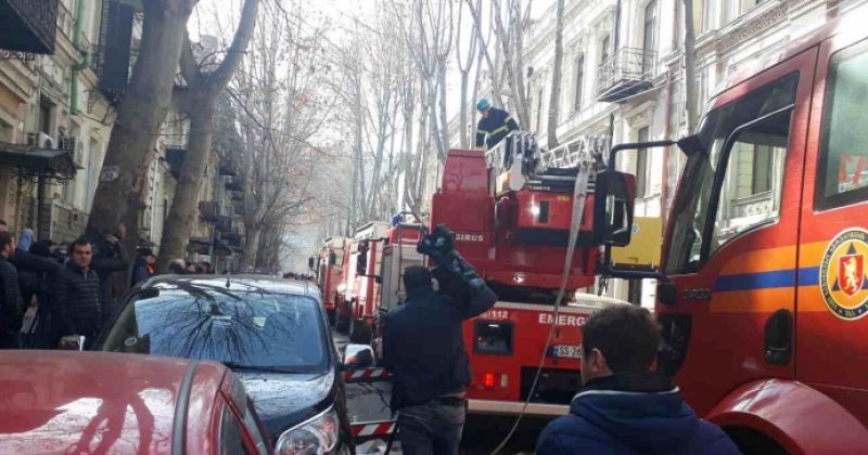 თბილისის საკრებულოში ხანძარი გაჩნდა