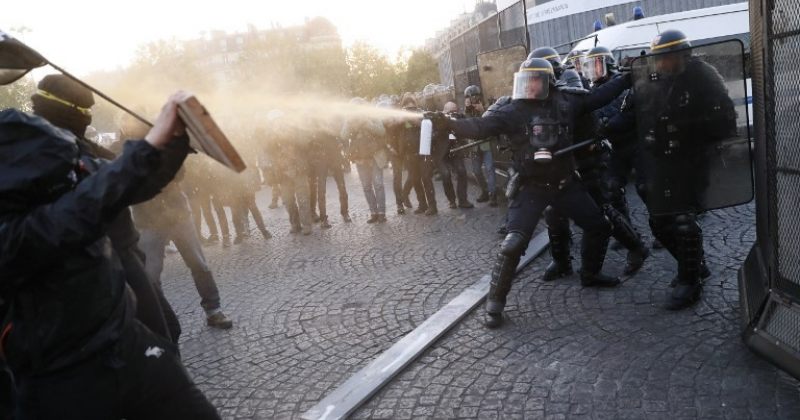 პარიზში, საპროტესტო აქციაზე პოლიციამ ცრემლსადენი გაზი გამოიყენა