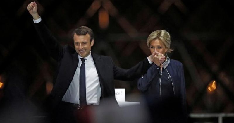 საფრანგეთის არჩეული პრეზიდენტი ემანუელ მაკრონი ცოლთან ერთად აღნიშნავს გამარჯვებას
