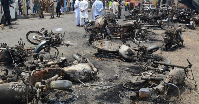 პაკისტანში ნავთობის ტანკერის აფეთქებას, სულ მცირე, 123 ადამიანი ემსხვერპლა 