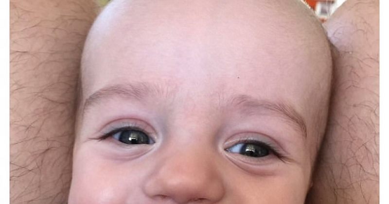ჯიმი კიმელის შვილის ფოტო, რომელსაც დაბადებისთანავე გულზე ოპერაცია გაუკეთეს