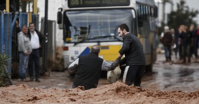 საბერძნეთში ძლიერი წვიმის შედეგად წყალმოვარდნამ 14 ადამიანი შეიწირა