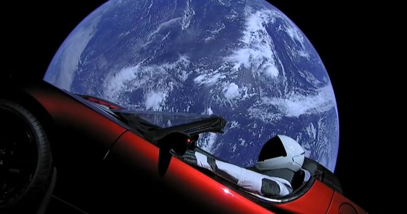 Tesla Roadstar დედამიწის ორბიტაზეა