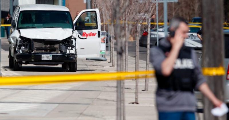 ტორონტოში მიკროავტობუსი ხალხში შევარდა - დაიღუპა 9 და დაშავდა 16 ადამიანი