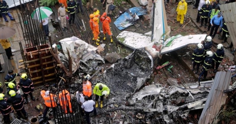 მუმბაიში მთავრობის კუთვნილი თვითმფრინავის ჩამოვარდნას 5 ადამიანი ემსხვერპლა