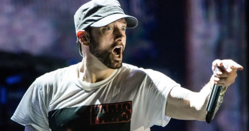 Eminem ახალ სიმღერაში იმ ადამიანებს აკრიტიკებს, რომლებიც პირბადეებს არ ატარებენ [Video]
