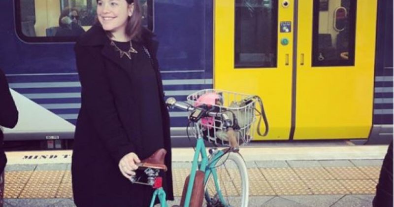 ახალი ზელანდიის ტრანსპორტის მინისტრი სამშობიარომდე ველოსიპედით მივიდა