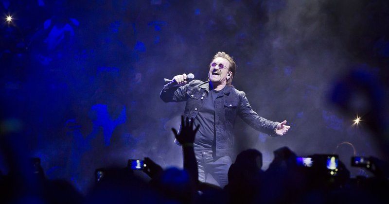 U2-ს სოლისტმა ბერლინში მიმდინარე კონცერტზე ხმა დაკარგა