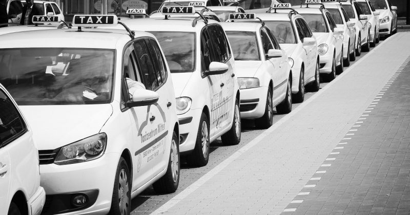 რამდენი მილიონი ლარი დაუჯდებათ ტაქსის მძღოლებს ავტომობილების თეთრად გადაღებვა?