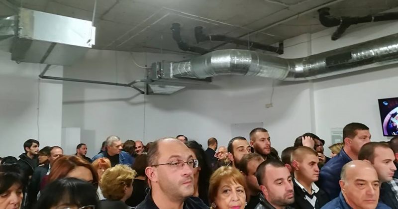 სალომე ზურაბიშვილის შტაბში მხარდამჭერები იკრიბებიან, განცხადება 20:00-ზე გაკეთდება (ვიდეო)