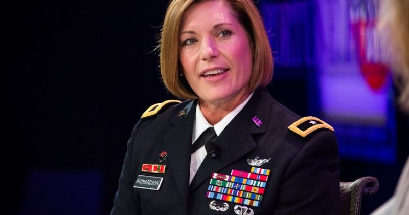 პირველად, აშშ-ის არმიის ყველაზე დიდ სამხედრო დანაყოფს ქალი უხელმძღვანელებს
