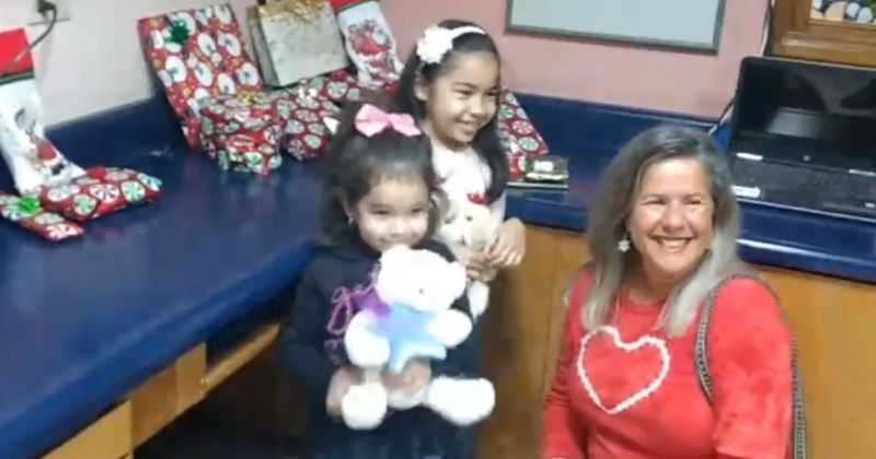 მექსიკელი გოგონას ბუშტი საშობაო საჩუქრების სიით აშშ-ში კაცმა იპოვა და სურვილები აუსრულა [video]