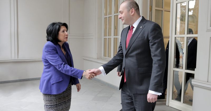 მთავრობა: პრეზიდენტსა და პრემიერს შორის პირველი სამუშაო შეხვედრა გაიმართა
