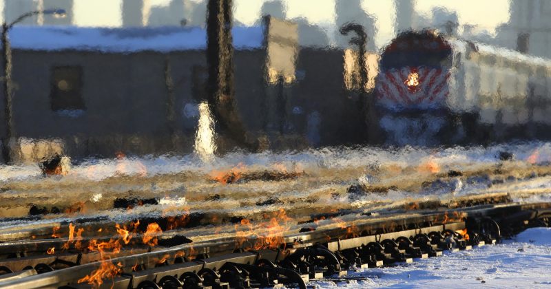ჩიკაგოში ძლიერი ყინვის გამო მატარებლის ლიანდაგებს ცეცხლი წაუკიდეს [Video]