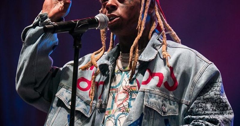 Lil Wayne-ს კონცერტზე VETEMENTS-ის “შოთა, ვაჟა, გალაკტიონი” ქურთუკი აცვია