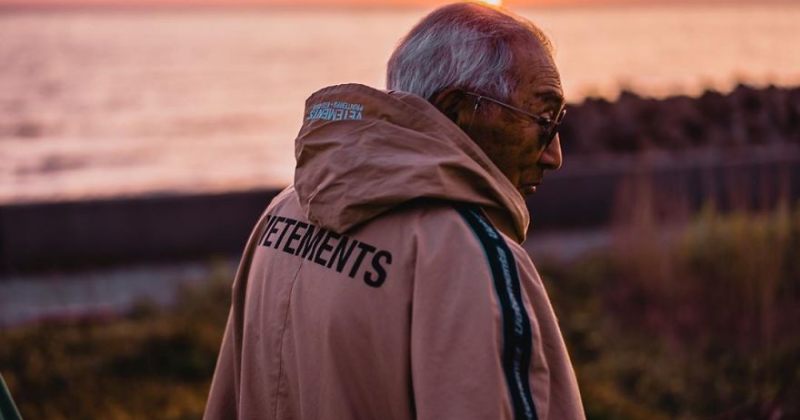 84 წლის იაპონელი კაცი შვილიშვილის დახმარებით "მოდურ" ფოტოსესიებში მონაწილეობს