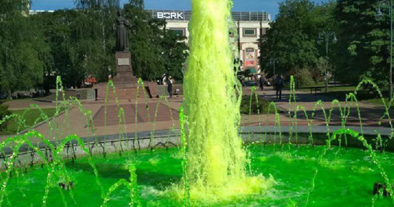 "წყალი უცხოპლანეტელებს არ მოუწამლავთ" - რუსეთში კალინინგრადში შადრევანს ანტიფრიზი გაურიეს