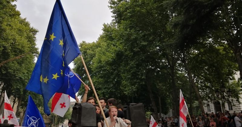 ანტისაოკუპაციო აქციის მონაწილეები: ახლა სჭირდება ყველაზე მეტად ქვეყანას გახარიას გადადგომა