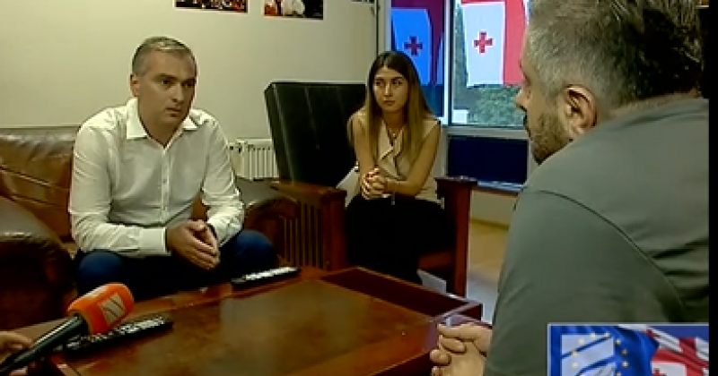 პაატა სალიას მენეჯმენტიდან არავინ შეხვდა, რის შემდეგაც ის ჟურნალისტებთან მივიდა