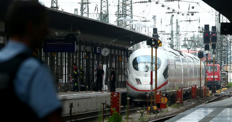 გერმანიაში კაცმა ქალი და 8 წლის ბავშვი მატარებლის ლიანდაგებზე ჩააგდო, ბავშვი დაიღუპა