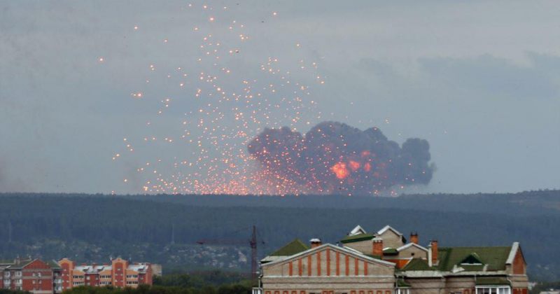 რუსეთში სამხედრო ბაზაზე იარაღის საწყობში აფეთქების შედეგად ევაკუაცია დაიწყო [VIDEO]