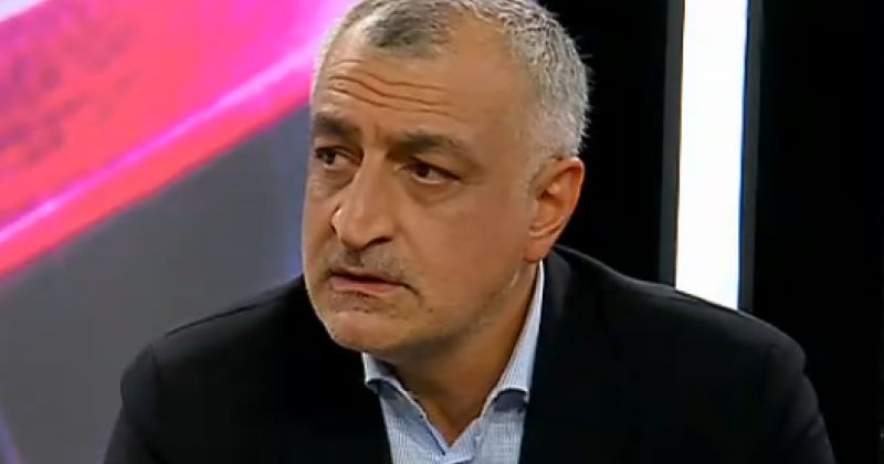 ხაზარაძე სააკაშვილზე: მთავარსარდალი რომ ხარ, პასპორტი არ უნდა ჩააბარო
