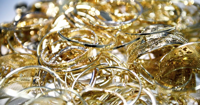 საგამოძიებო: საქართველოში 70 000 ლარის ღირებულების ოქროს ნაკეთობები ფარულად შემოჰქონდათ