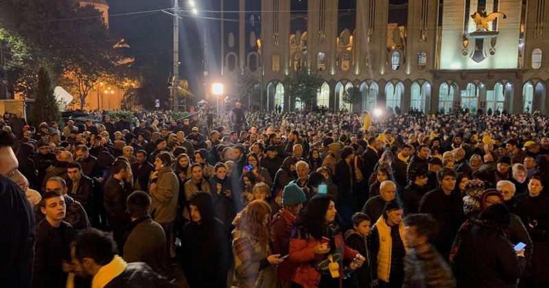"დავიბრუნოთ ქვეყანა" - პარლამენტთან აქცია დაიწყო