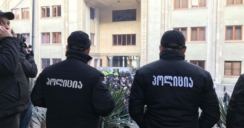პარლამენტთან მიმდინარე აქციაზე გიორგი რურუა დააკავეს