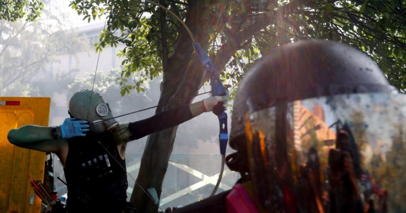 ჰონგ-კონგის პოლიცია ლეტალური იარაღის გამოყენების შემთხვევაში ცეცხლის გახსნით იმუქრება