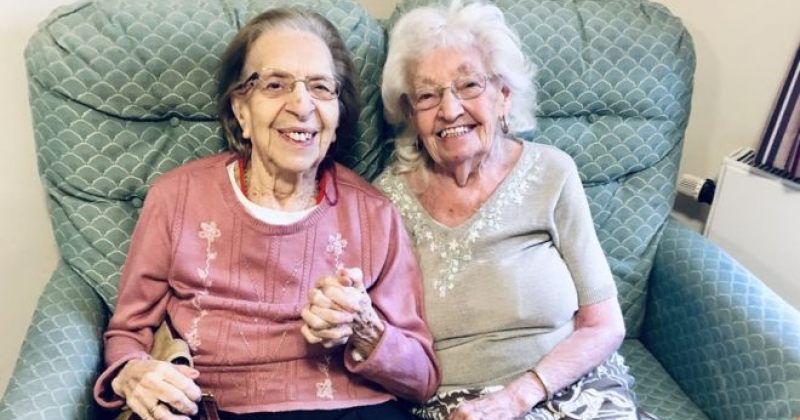 ქალები, რომლებიც 80 წელია მეგობრობენ, ხანდაზმულთა ერთსა და იმავე სახლში ცხოვრობენ