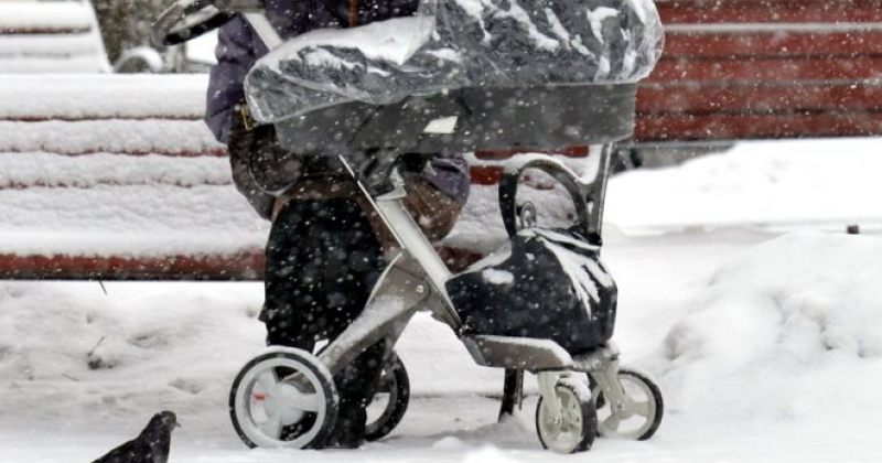 რუსეთში მშობლებმა 7 თვის ჩვილი ყინვაში ღამით აივანზე დატოვეს - ბავშვი დაიღუპა