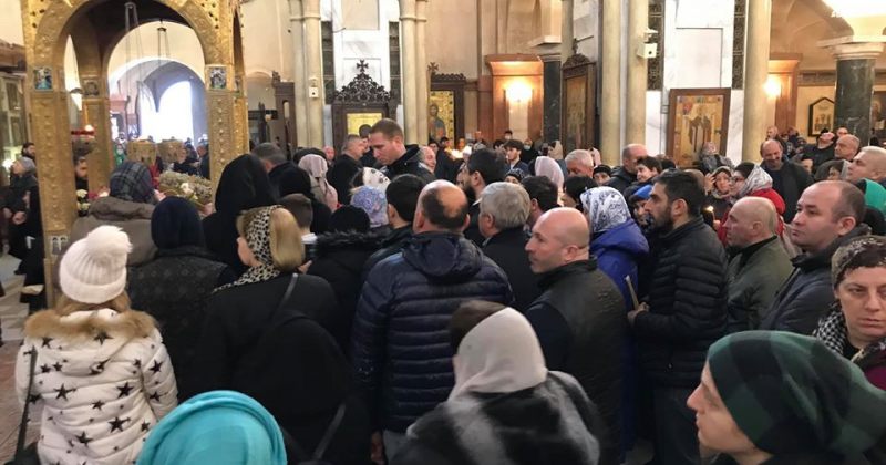 საპატრიარქოს განცხადების მიუხედავად დისტანცია პატრიარქის წირვაზეც კი არ არის დაცული