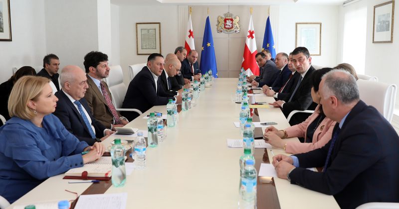 მთავრობა: 70 წელს ზემოთ ადამიანები მაქსიმალურად შეეცადონ საკუთარი თავის იზოლაციას